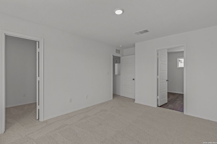 Spacious, unfurnished interior of a new home in Lily Springs, Seguin (Image 17).
