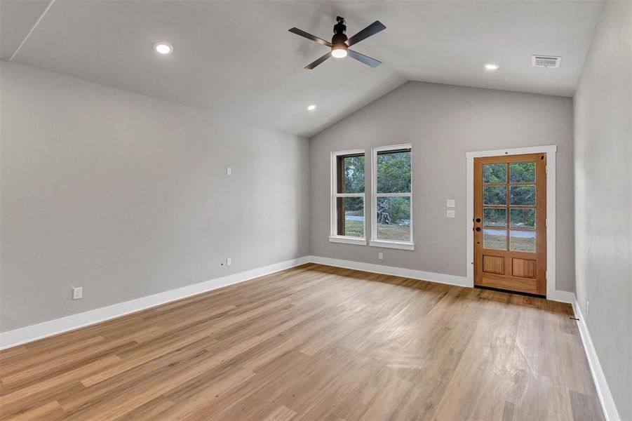 Spacious, unfurnished interior of a new home in , Granbury (Image 14).