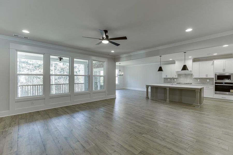Spacious, unfurnished interior of a new home in , Bishop (Image 26).
