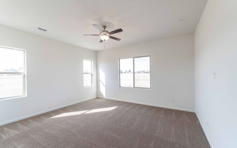 Spacious, unfurnished interior of a new home in Heritage Pointe, Chino Valley (Image 14).