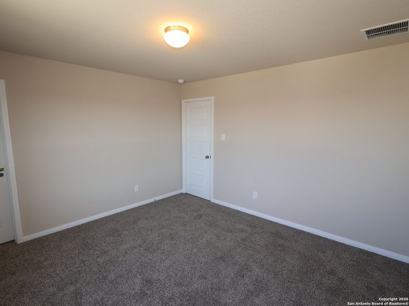 Spacious, unfurnished interior of a new home in Winding Brook, San Antonio (Image 15).