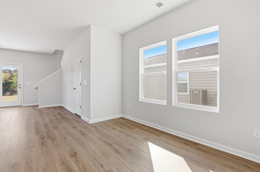 Spacious, unfurnished interior of a new home in Central Creek, Goose Creek (Image 14).