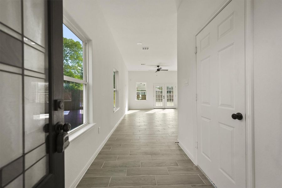 Spacious, unfurnished interior of a new home in , Houston (Image 19).