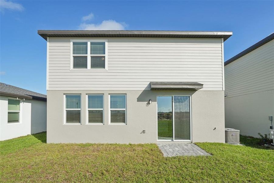 Exterior details and patio area of a home in Crosswinds - Classic Series, Haines City (Image 4).
