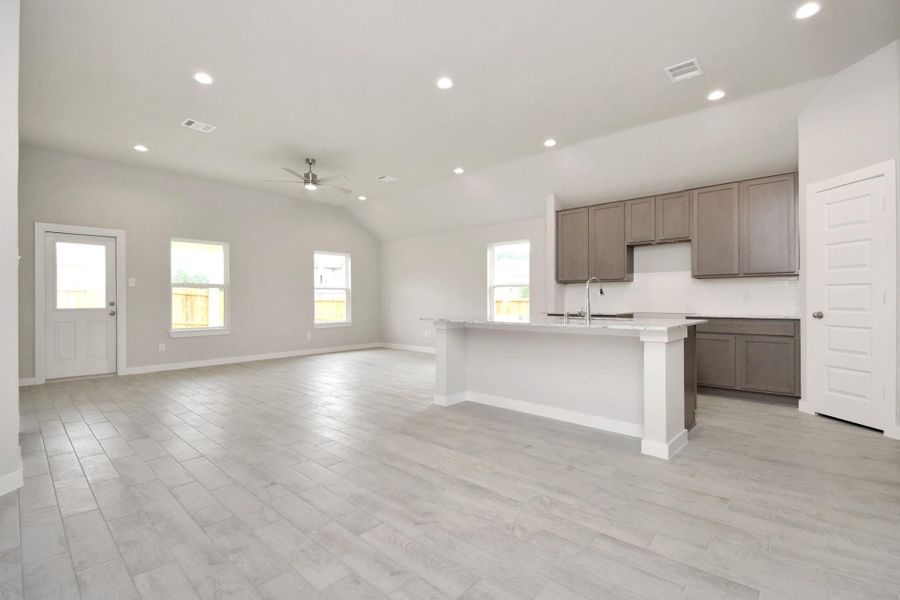 Spacious, unfurnished interior of a new home in Sheldon Ridge, Houston (Image 17). Spacious, unfurnished interior of a new home in Sheldon Ridge, Houston (Image 17).