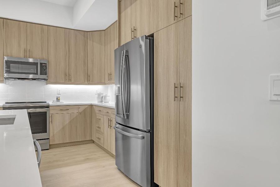 109 Royal Palm (8) 109 Royal Palm (8)