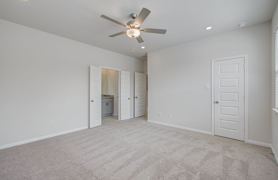Spacious, unfurnished interior of a new home in Aldine Pines, Houston (Image 31).