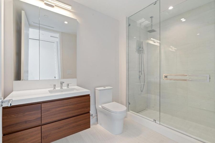 21. ALINA - Residence 502 - Bath 2