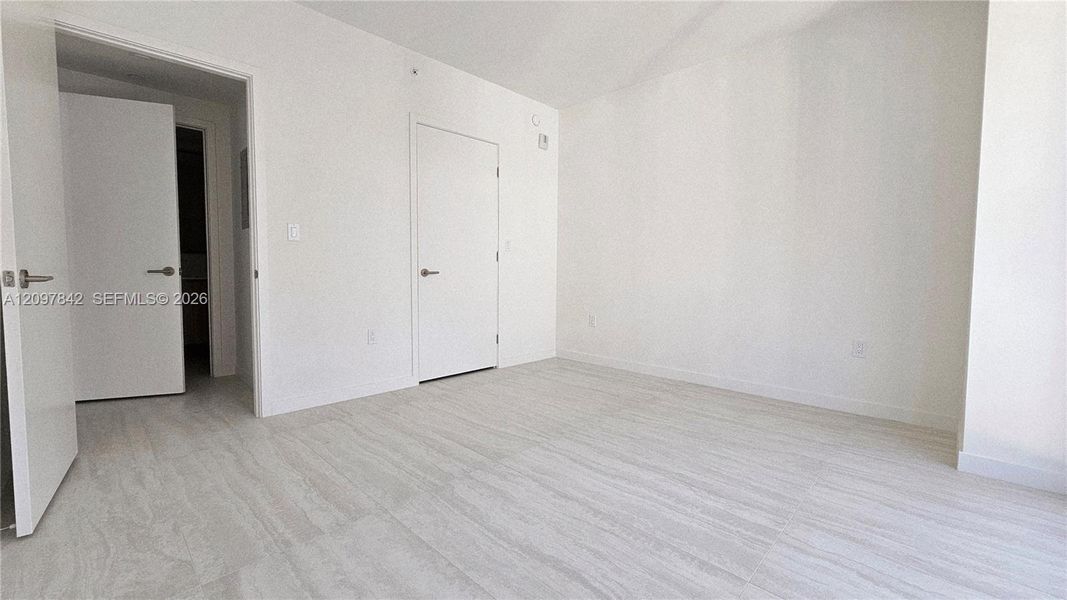 Spacious, unfurnished interior of a new home in , Miami (Image 8).