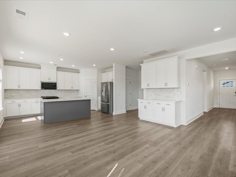 Spacious, unfurnished interior of a new home in The Coves at Lakes of Cane Bay II, Summerville (Image 17).