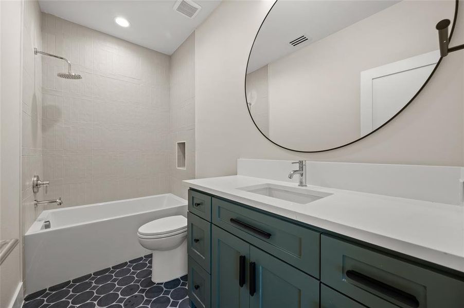 Furnished interior view inside a new home in , Richardson (Image 8).