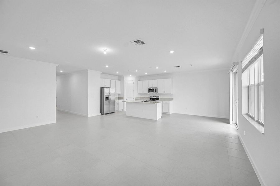 Spacious, unfurnished interior of a new home in Seagrove: The Indies, Fort Pierce (Image 23).