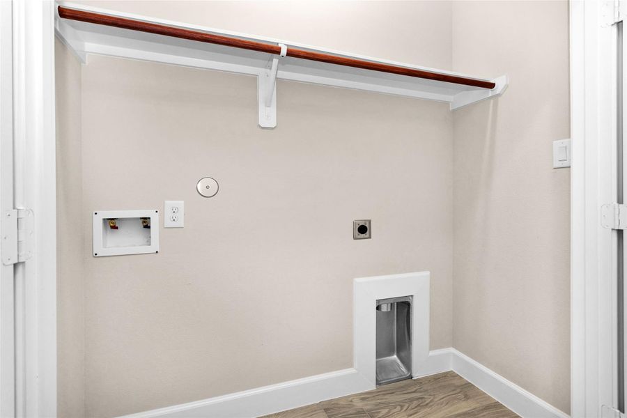 Spacious, unfurnished interior of a new home in , Willis (Image 29).