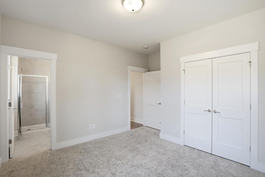 Spacious, unfurnished interior of a new home in Rone Creek, Waxhaw (Image 43).