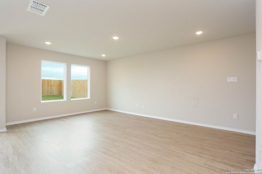 Spacious, unfurnished interior of a new home in Fairway Crossing 40s, San Antonio (Image 14). Spacious, unfurnished interior of a new home in Fairway Crossing 40s, San Antonio (Image 14).