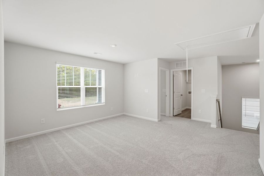 Spacious, unfurnished interior of a new home in Waxhaw Landing, Monroe (Image 20).