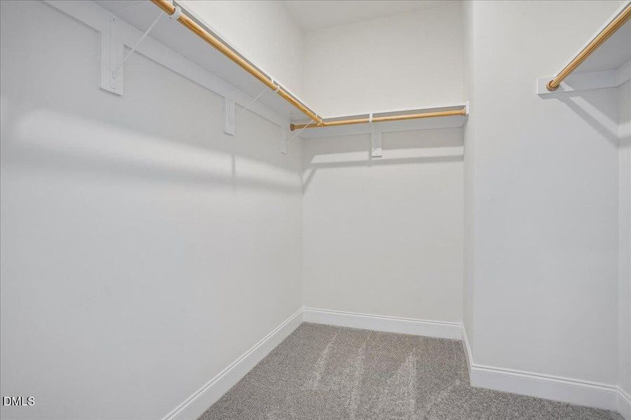15-Walk In Closet