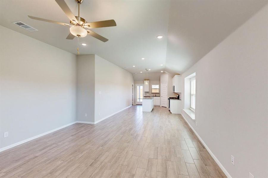 Spacious, unfurnished interior of a new home in Meadow Park, Ponder (Image 14).