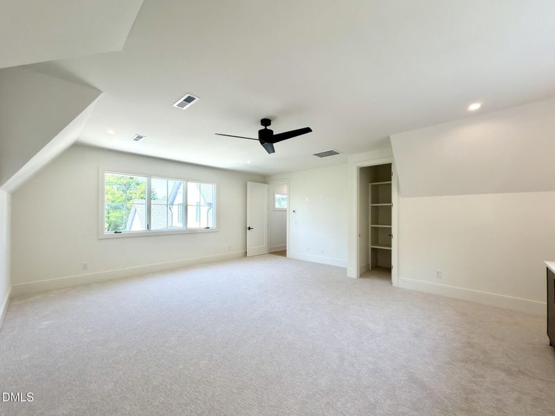 B9A895E5-F9A4-4B29-B362-5E49B7FF28D1_1_1