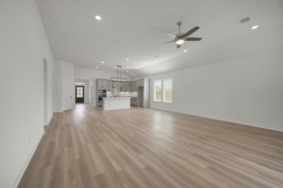 Spacious, unfurnished interior of a new home in Miller's Pond, Rosenberg (Image 17).