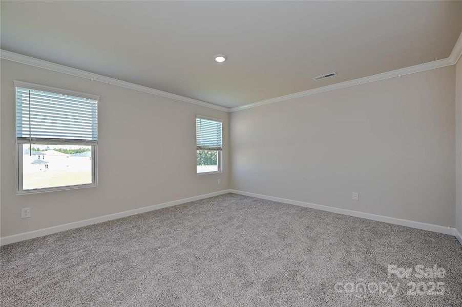 Spacious, unfurnished interior of a new home in Buffalo Ridge, Newton (Image 13).