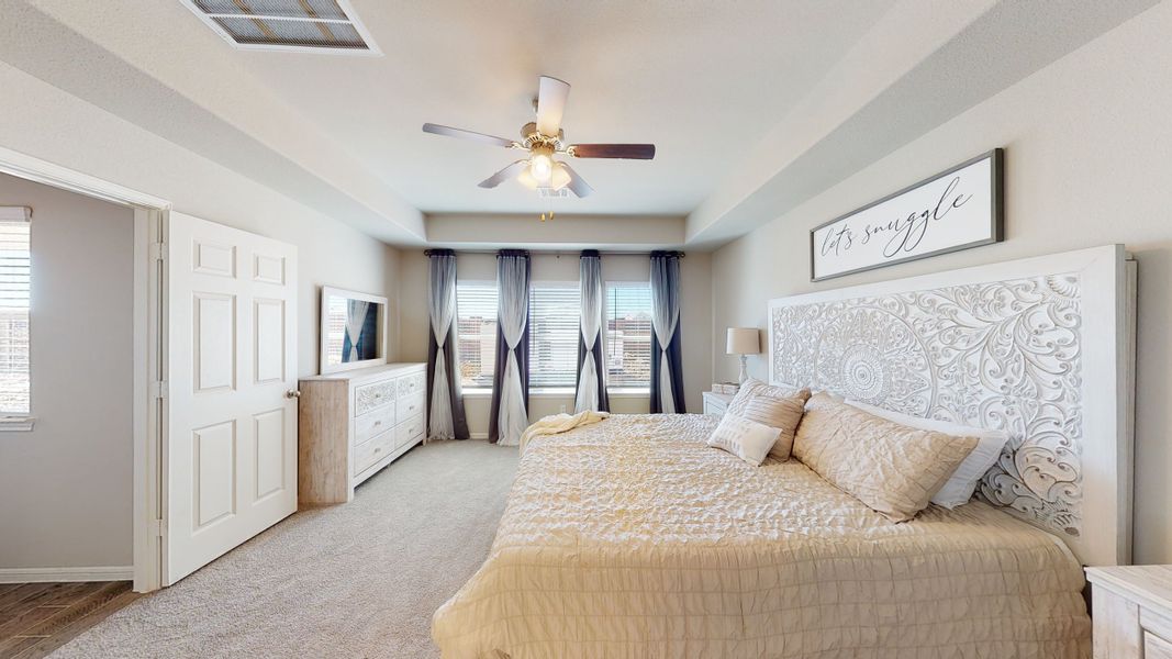 Representative furnished interior of a home built from the Floor Plan 2121 by Colina Homes in Grand Magnolia, Magnolia (Image 31). Representative furnished interior of a home built from the Floor Plan 2121 by Colina Homes in Grand Magnolia, Magnolia (Image 31).