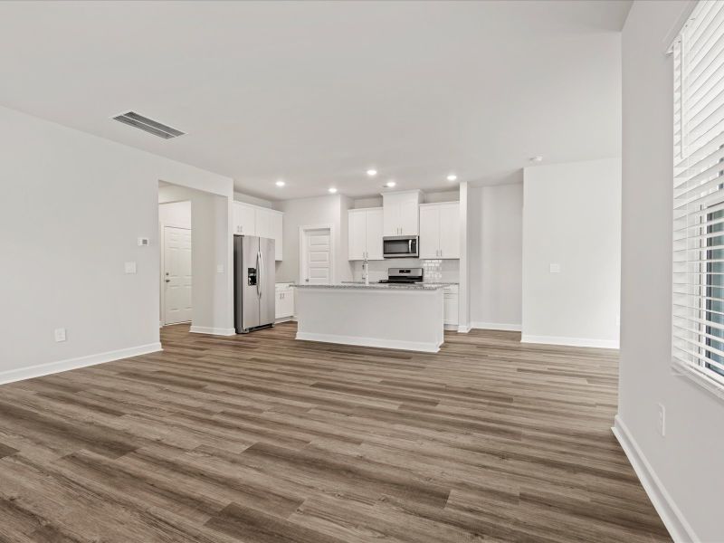 Spacious, unfurnished interior of a new home in Holland Park, Spartanburg (Image 12).