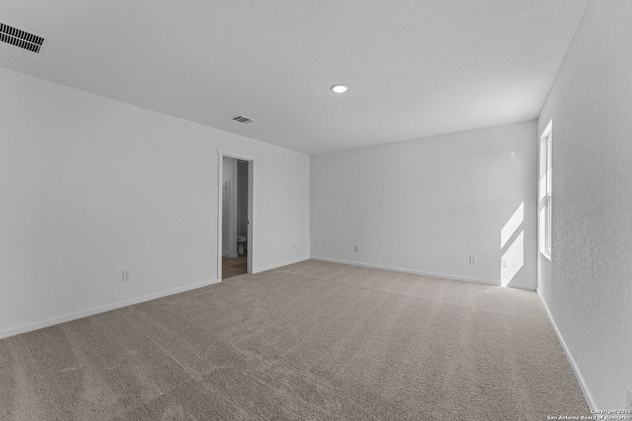 Spacious, unfurnished interior of a new home in , New Braunfels (Image 19).