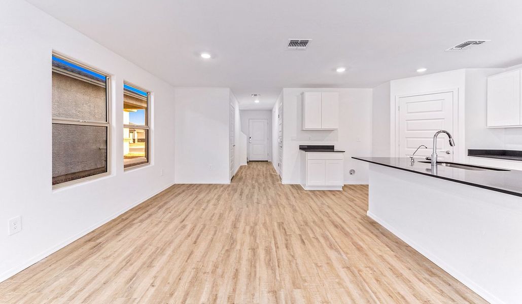 Spacious, unfurnished interior of a new home in Blackhawk, Tucson (Image 15).