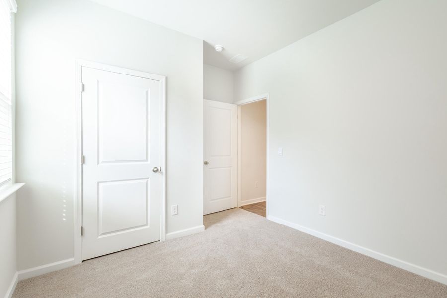 Spacious, unfurnished interior of a new home in , Summerville (Image 13).