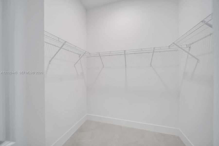 Spacious, unfurnished interior of a new home in , Lehigh Acres (Image 29).