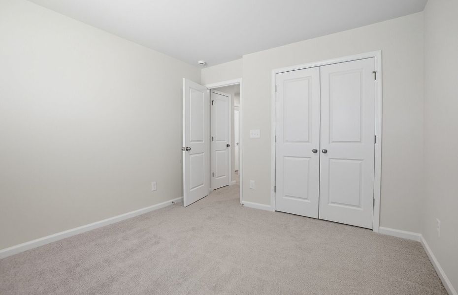 Spacious, unfurnished interior of a new home in Waxhaw Landing, Monroe (Image 28).