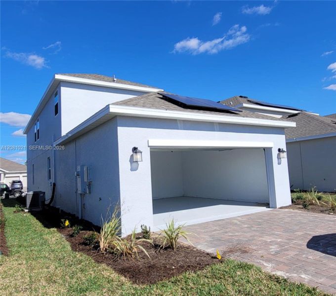 Exterior details and patio area of a home in , Orlando (Image 4).
