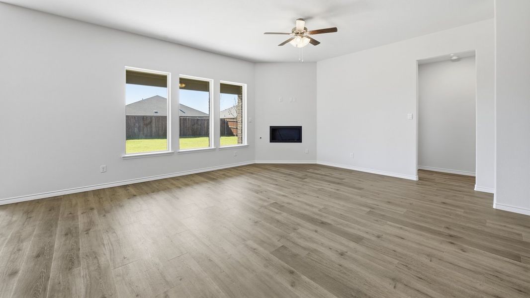 Spacious, unfurnished interior of a new home in The Woods at Lindsey Place, Anna (Image 6).