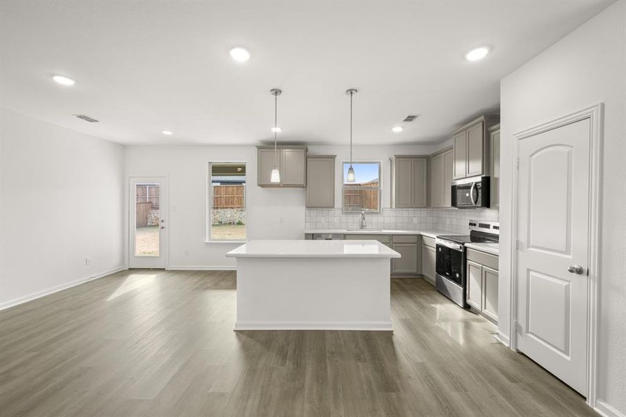 110 Honey Bee- Kitchen-2