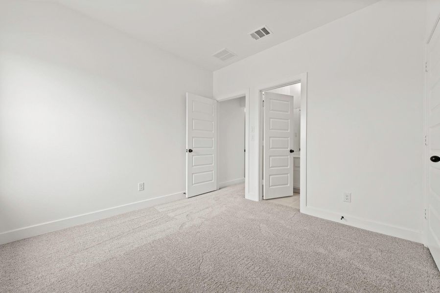 Spacious, unfurnished interior of a new home in Cross Creek West - 45', Fulshear (Image 17). Spacious, unfurnished interior of a new home in Cross Creek West - 45', Fulshear (Image 17).