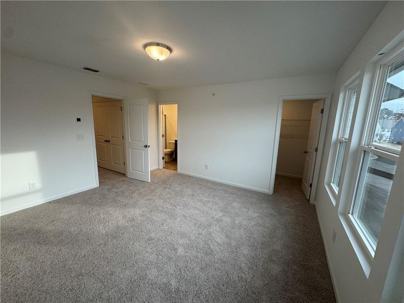 Spacious, unfurnished interior of a new home in Laurelwood, Douglasville (Image 21).