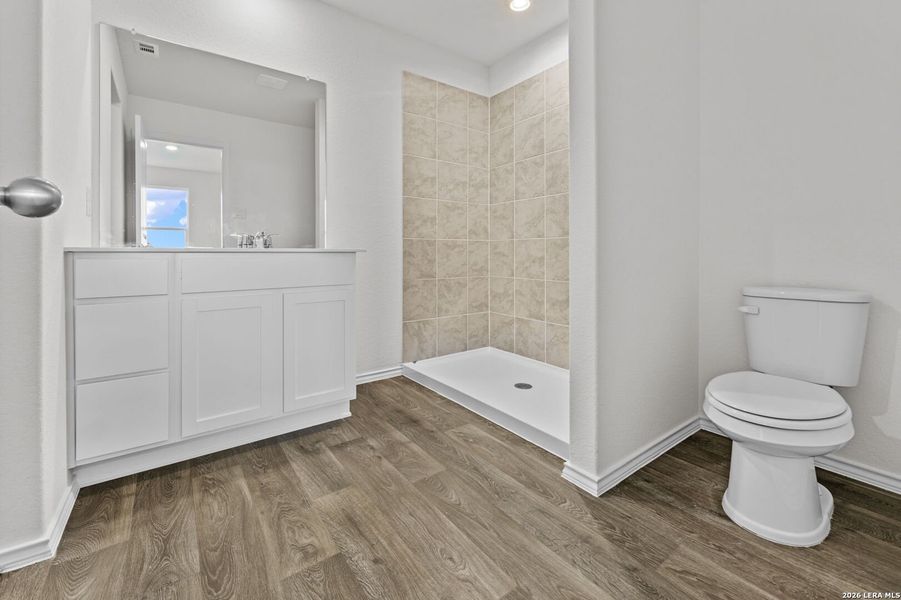 Furnished interior view inside a new home in Avenida, Converse (Image 4).