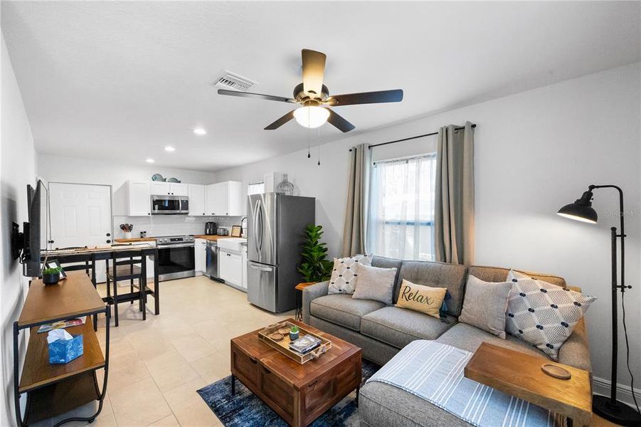 Furnished interior view inside a new home in , Tarpon Springs (Image 14).