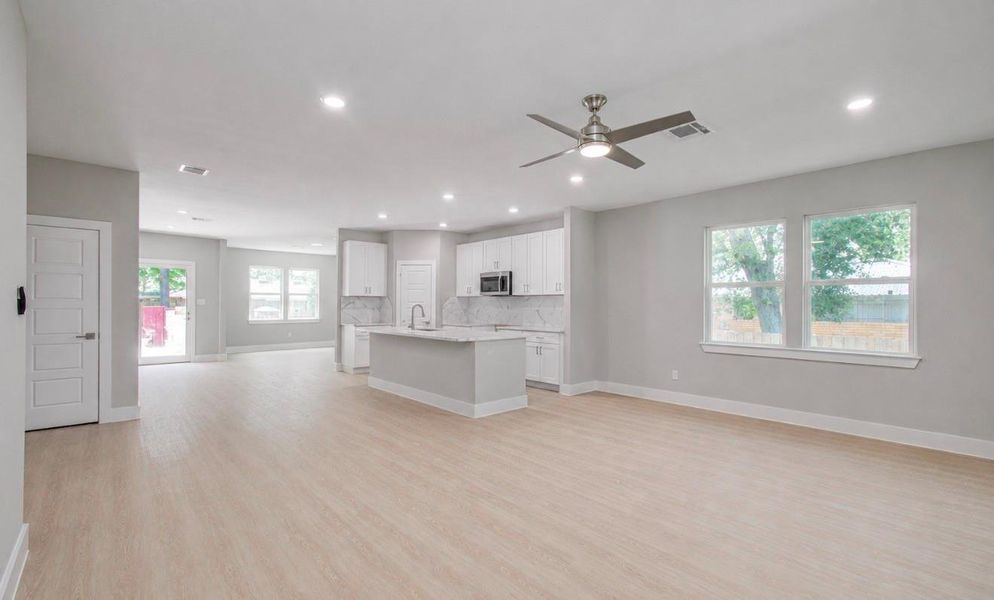 Spacious, unfurnished interior of a new home in , Houston (Image 12).