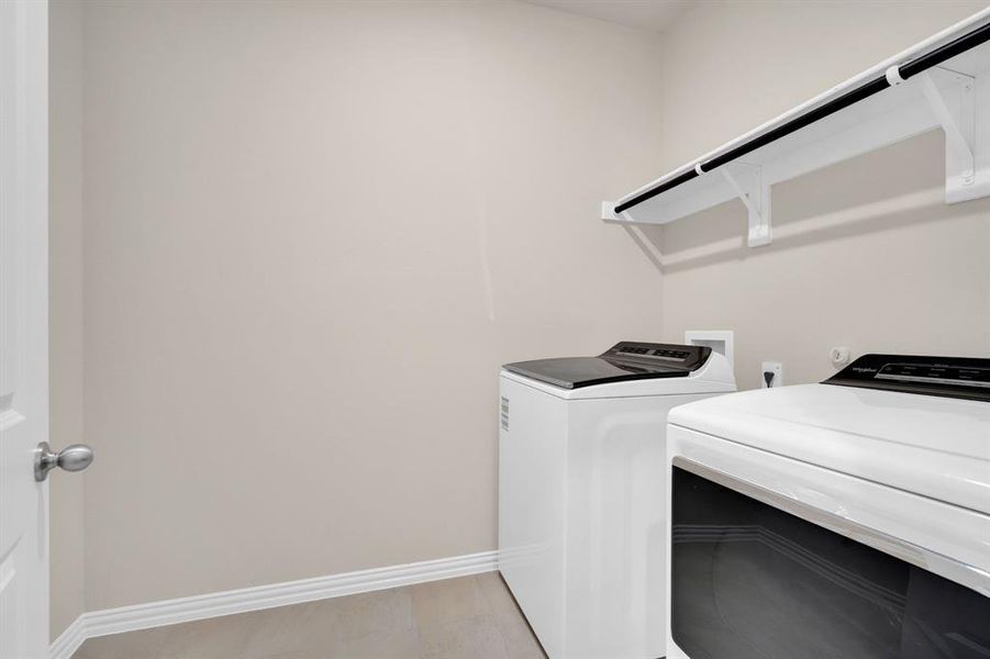 Close-up of interior finishes inside a home in Stonehaven, Seagoville (Image 11). Close-up of interior finishes inside a home in Stonehaven, Seagoville (Image 11).