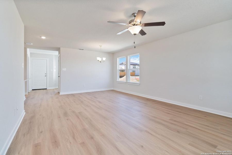 Spacious, unfurnished interior of a new home in Willow Point, San Antonio (Image 12). Spacious, unfurnished interior of a new home in Willow Point, San Antonio (Image 12).