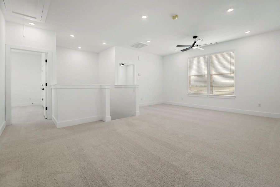 Spacious, unfurnished interior of a new home in Hallimore Ranch, Rosenberg (Image 11). Spacious, unfurnished interior of a new home in Hallimore Ranch, Rosenberg (Image 11).