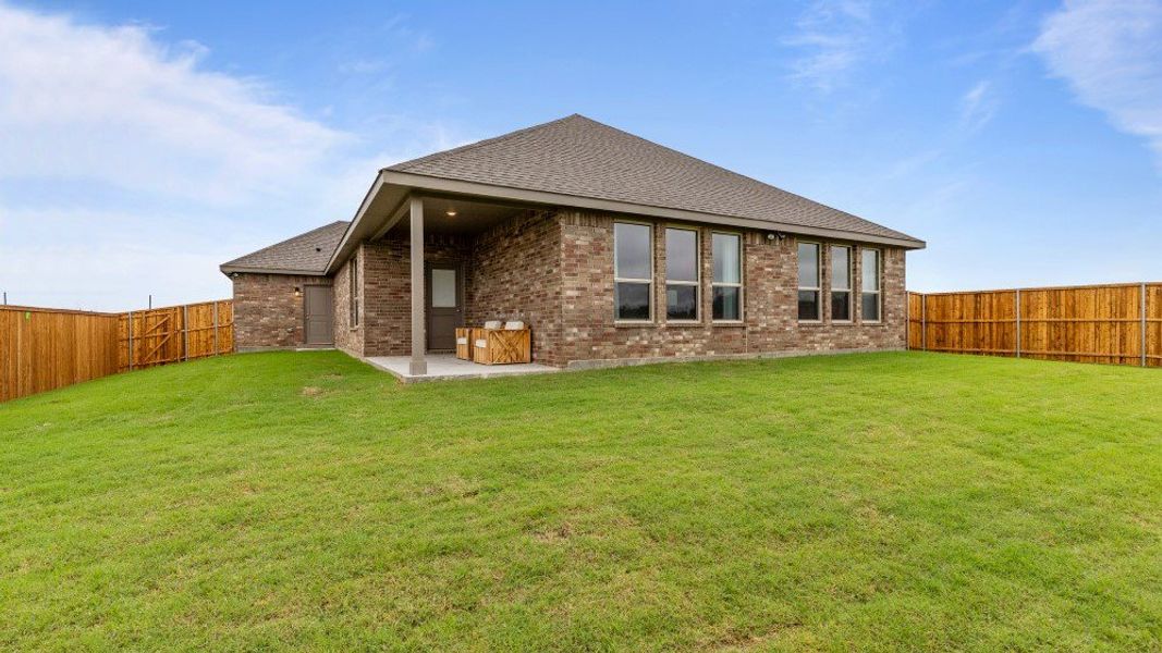 Exterior details and patio area of a home in Morningstar, Fort Worth (Image 3).