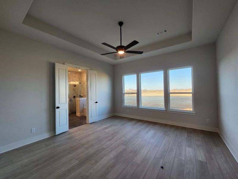Spacious, unfurnished interior of a new home in Rocky Top, Krum (Image 10).