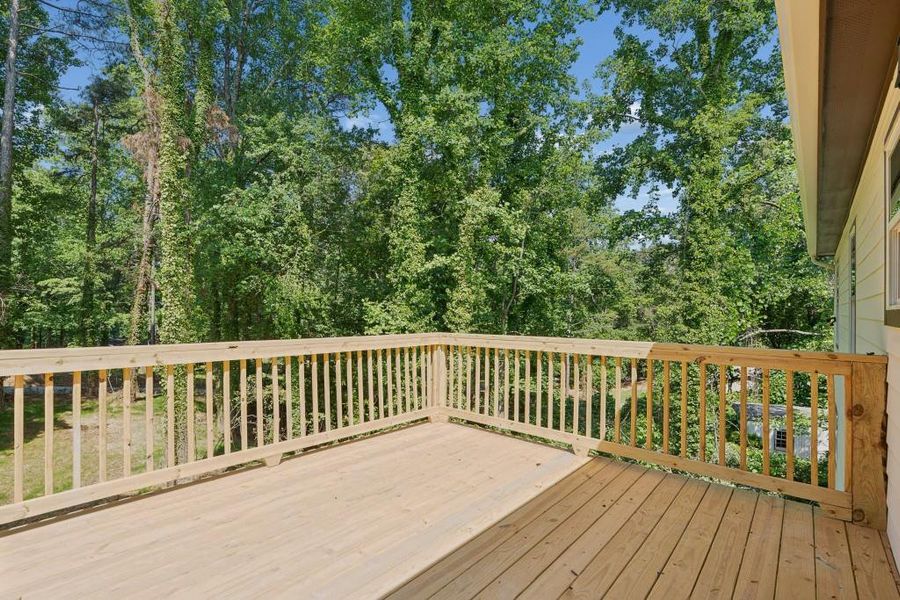 Exterior details and patio area of a home in , Gainesville (Image 4).