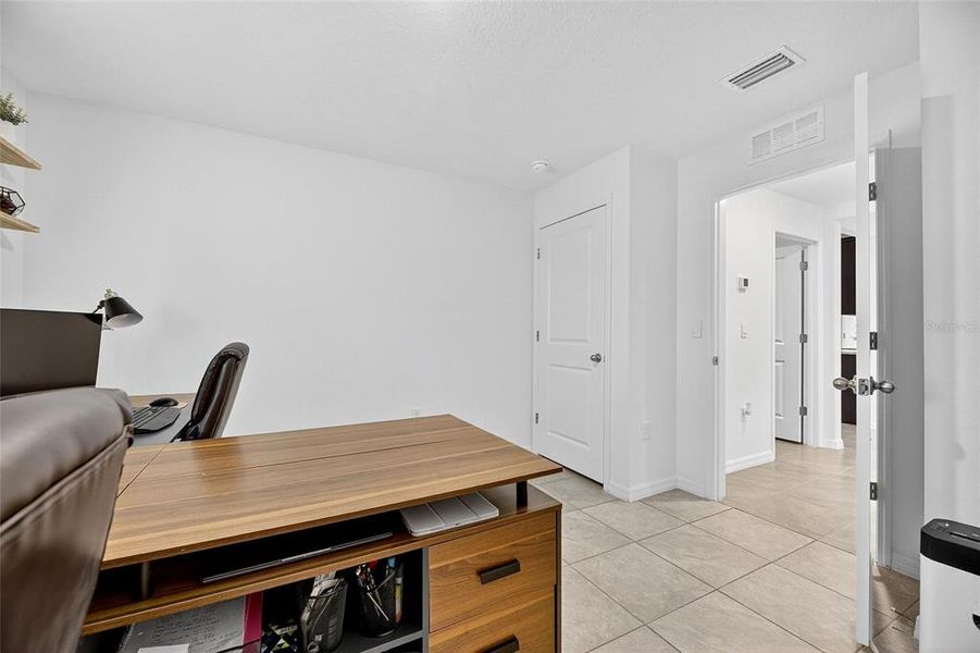 Furnished interior view inside a new home in North Park Isle, Plant City (Image 6).