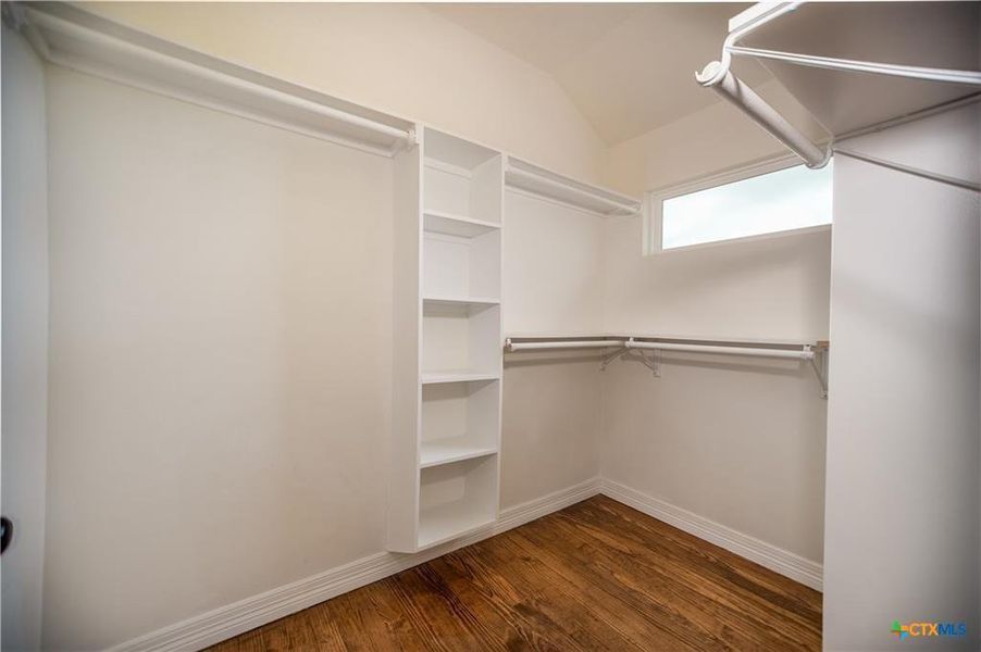 Spacious, unfurnished interior of a new home in , Port Lavaca (Image 30).