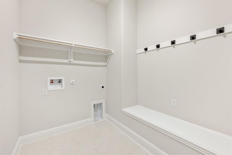 Spacious, unfurnished interior of a new home in The Retreat at North Grove 60, Waxahachie (Image 25).