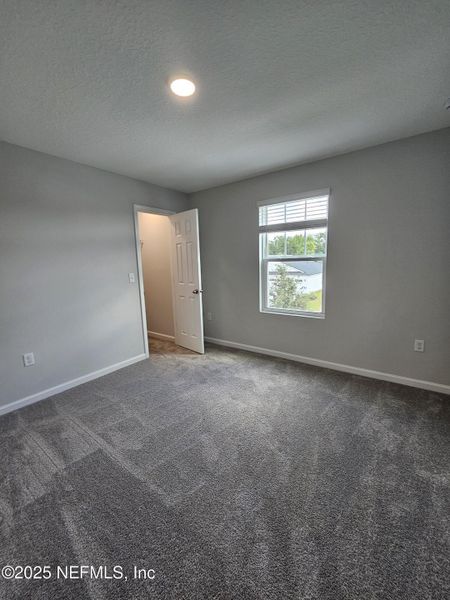 Spacious, unfurnished interior of a new home in , Jacksonville (Image 7).